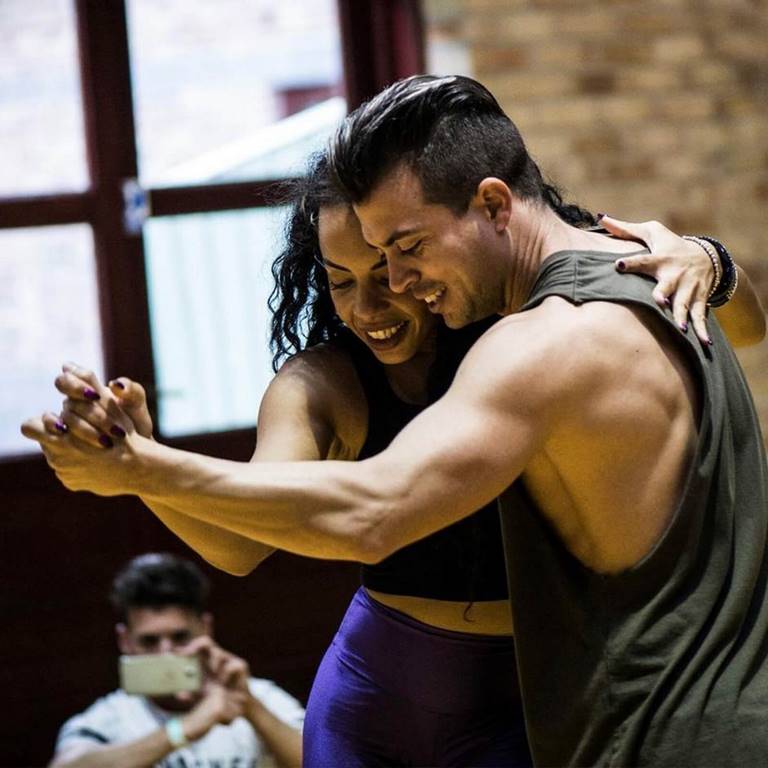 Aprende a conectar mejora bailando con el programa de ZANDANCE